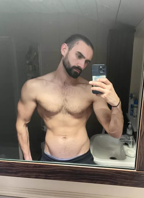 Lifting heavy and embracing the bulk 💪