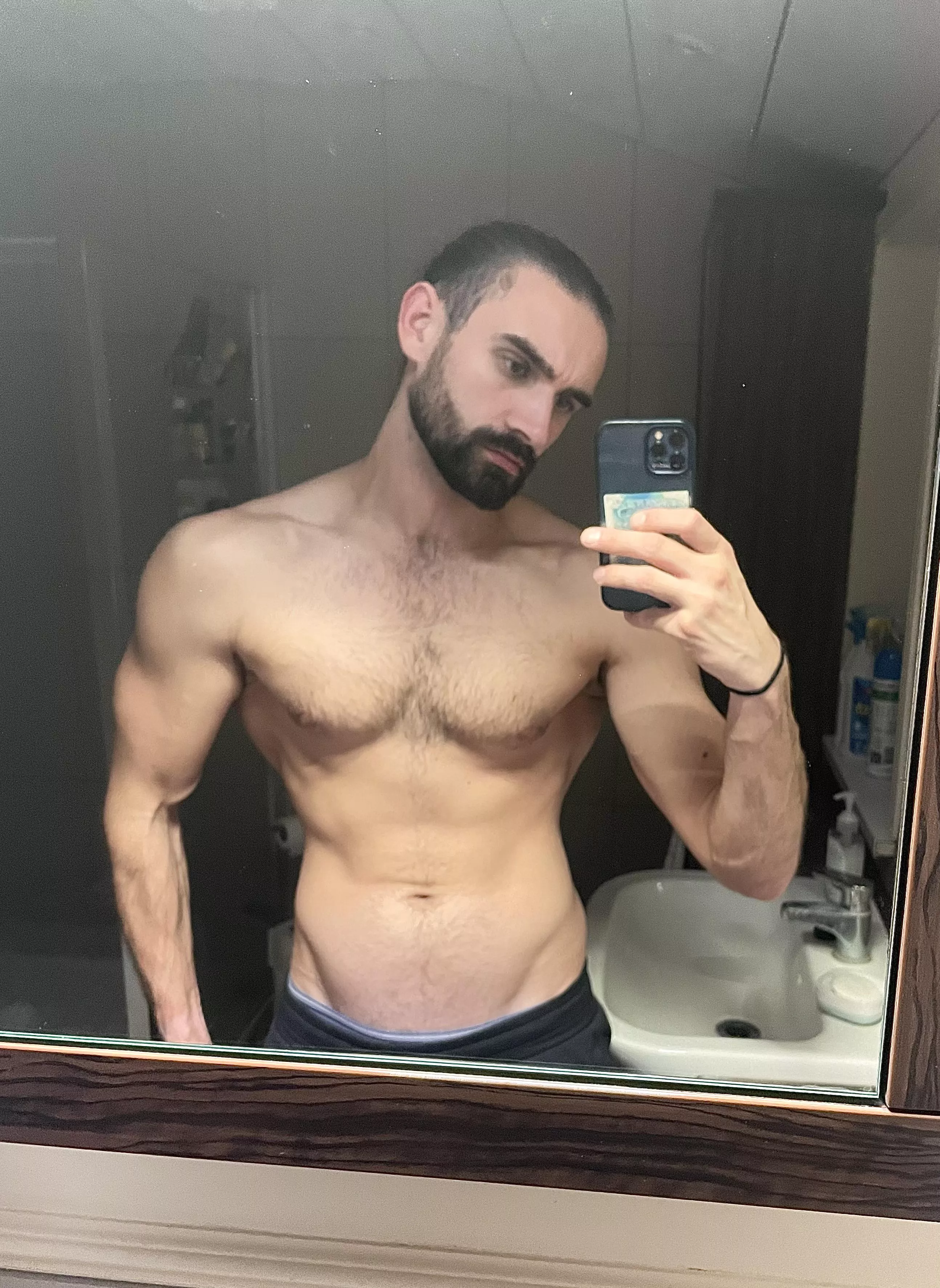 Lifting heavy and embracing the bulk 💪