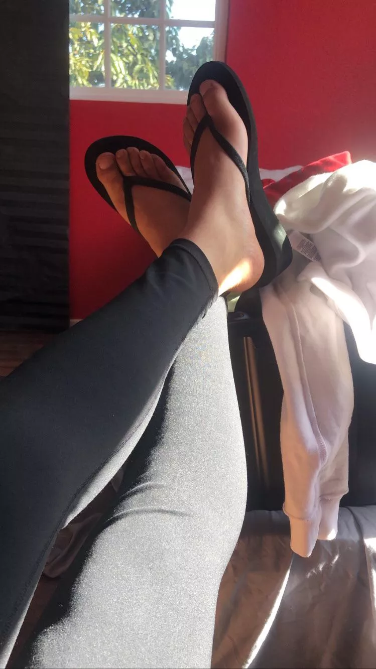 Love this combo !! Sanuk flip flops 🩴!