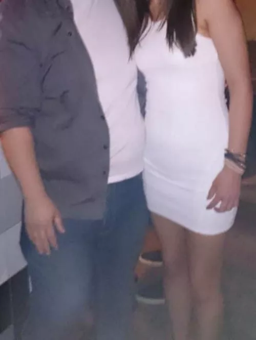 M(34)4F/FM. Male half of a couple here, away for work at the moment so super horny! Have a few pics to swap but maybe be more for guys who enjoy others jerking off over the missus 😉Not looking for single males. Kik and Tele is Mickster1987, or DM here