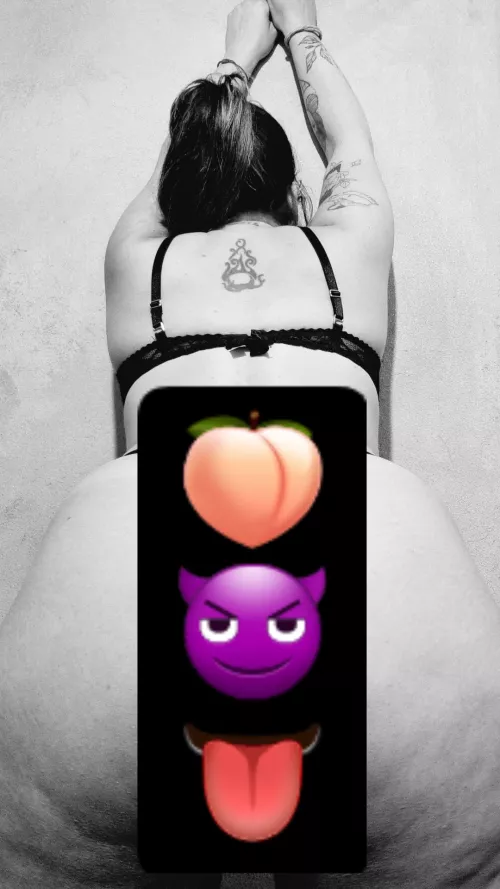 Me and my huge ass are looking for some fun today 😈🍑. LINK IN COMMENT , FREE SUBS