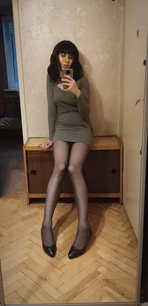 Me at literally every party (bored)