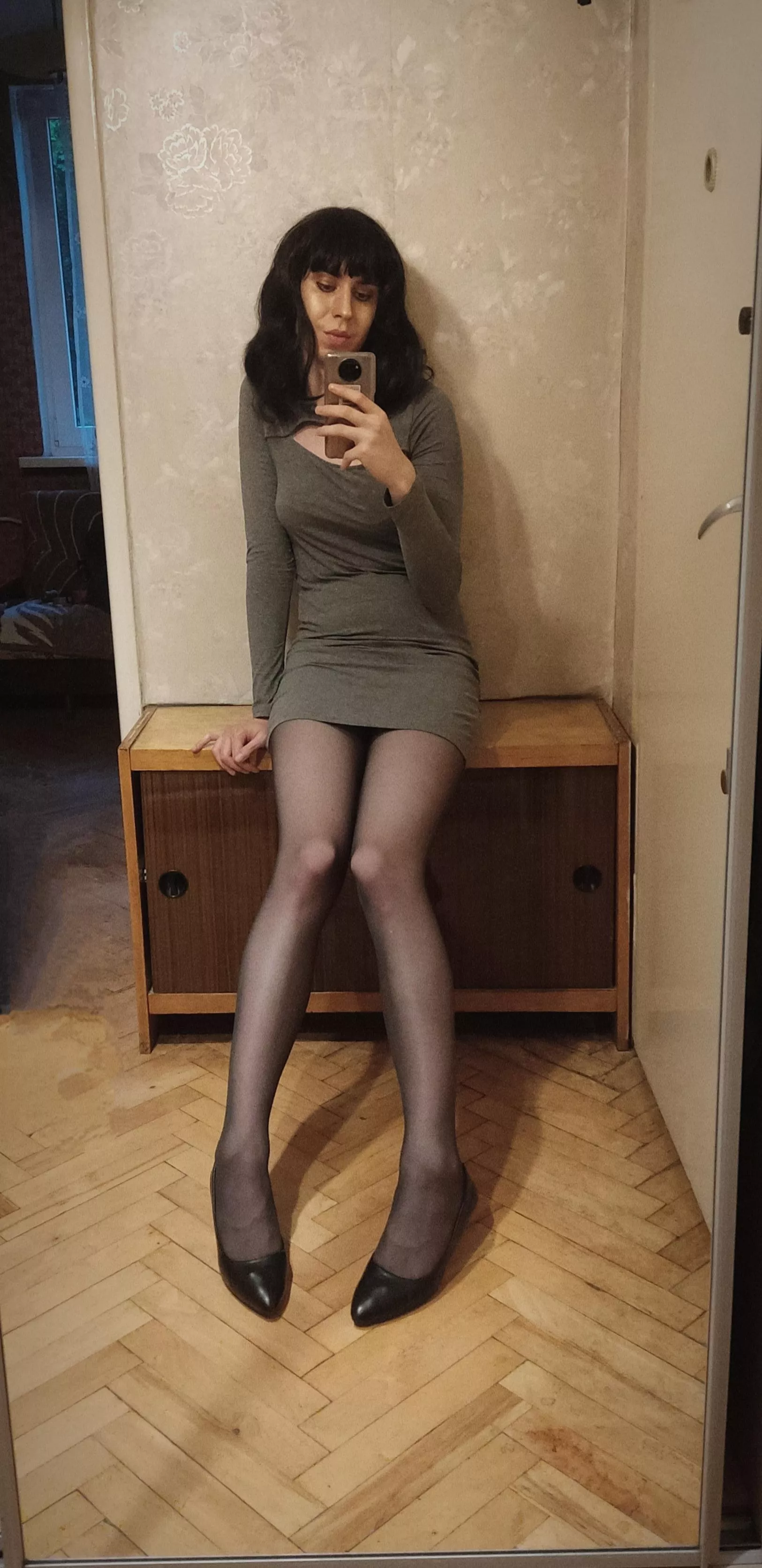 Me at literally every party (bored)