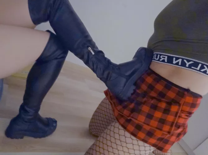 Modern relationship - the sissy beta boy and his dominant girlfriend😌