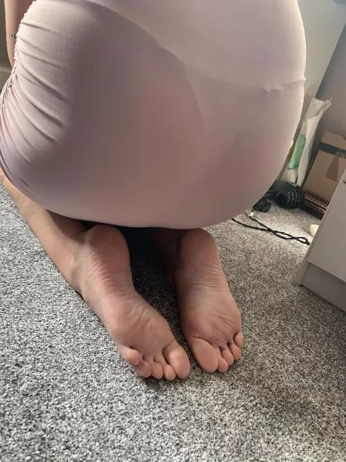 My thong and my toes say Hi !