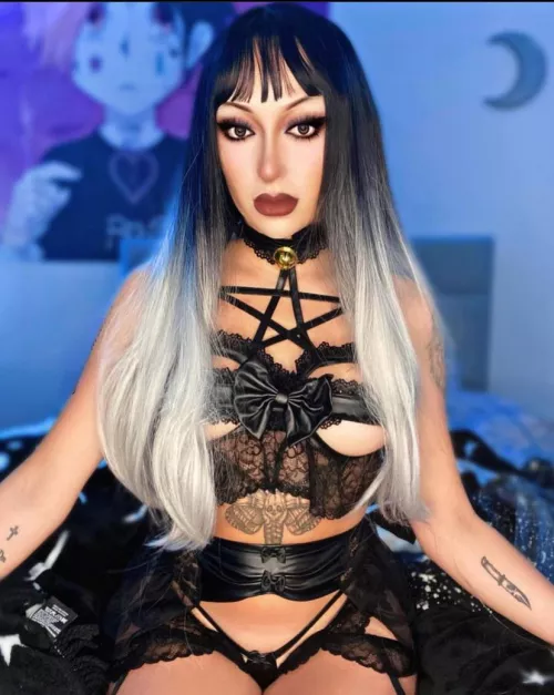 Need more hot outfits like this one