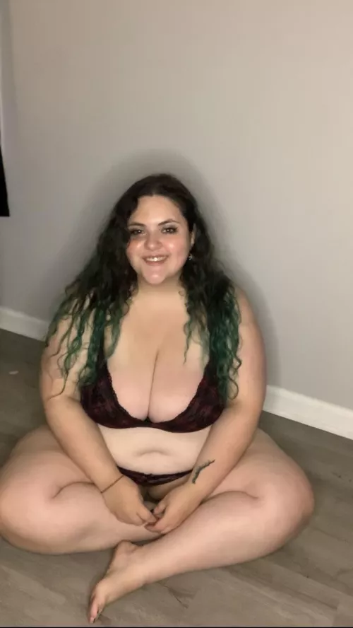 Pretty smile, devious thoughts 😈🥵