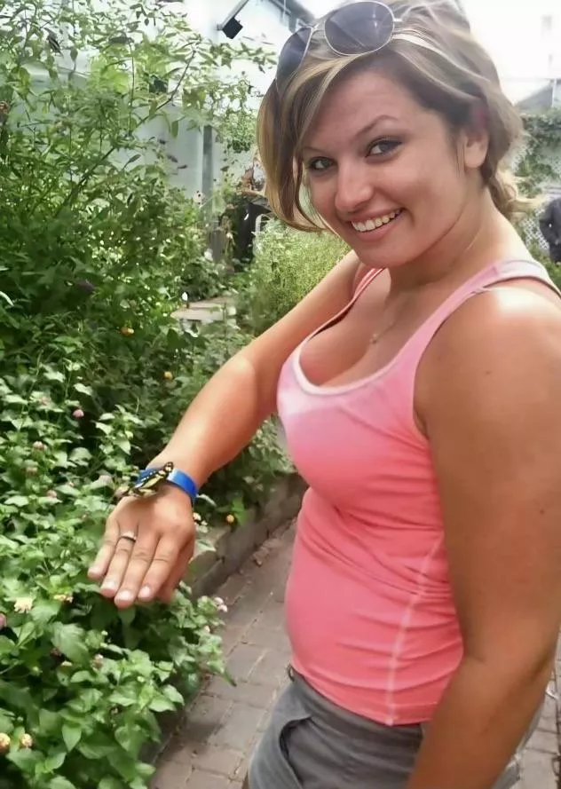 Public cleavage just begging to be pulled out