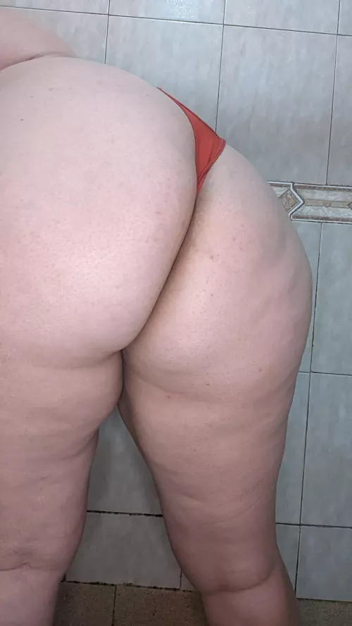 put aside my thong and start licking