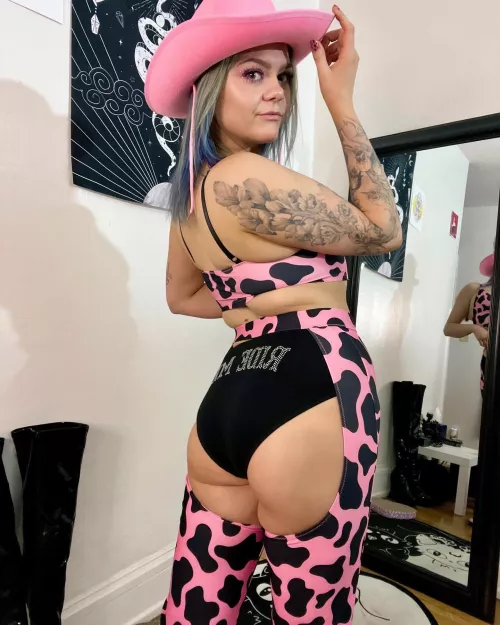 Save a horse, let a cowgirl ride you🤠