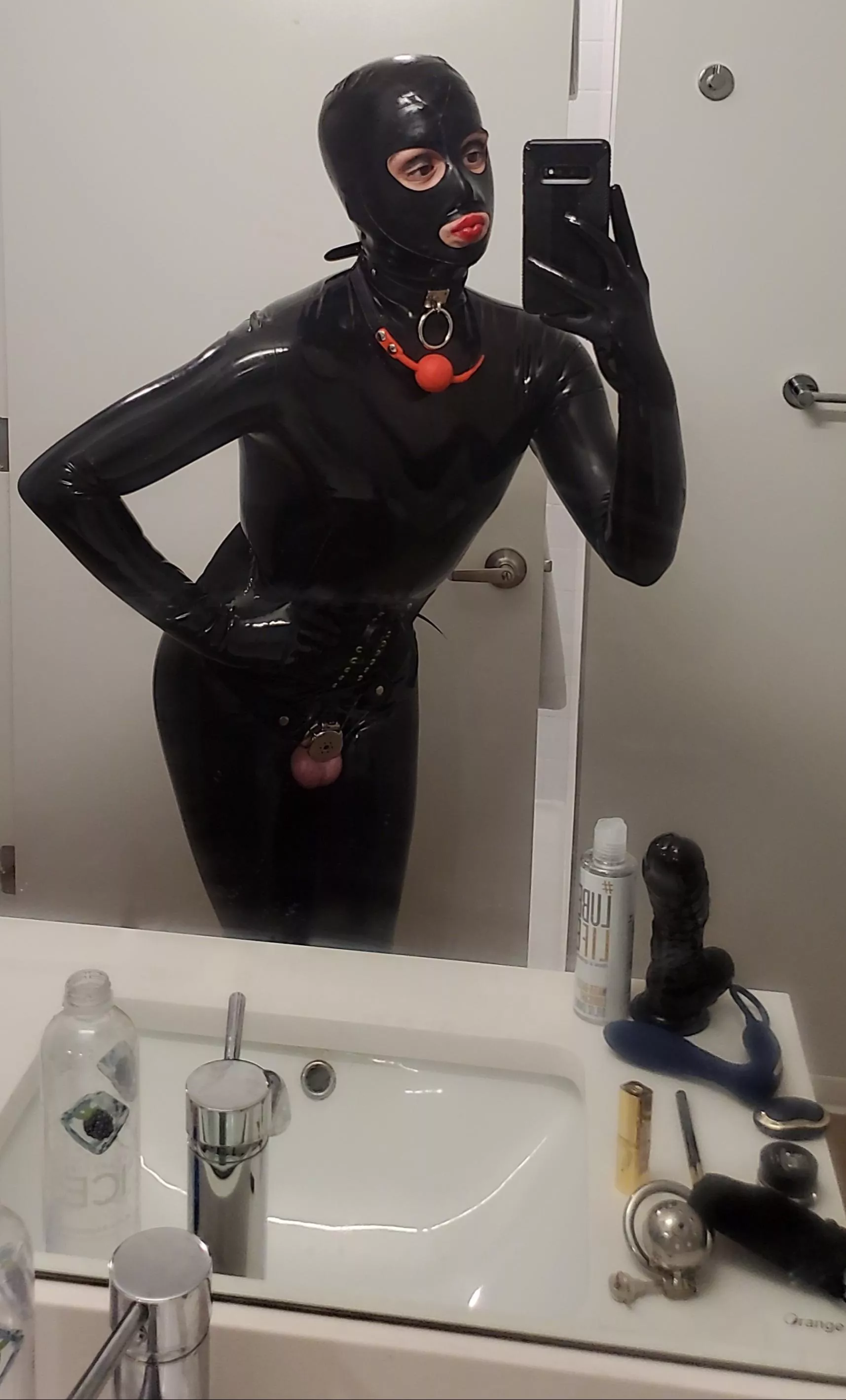 [self] I'm loving the way master has locked me up and put me in my new corset 😝