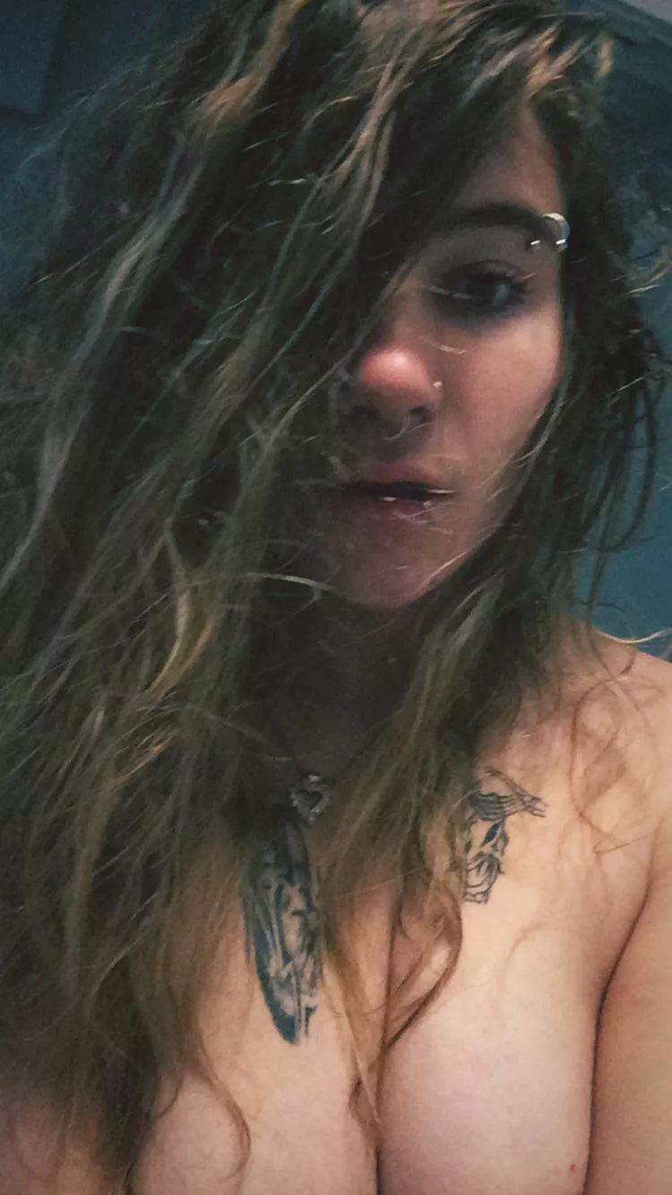 Sexy bathroom selfie’s have my heart 💕🤞