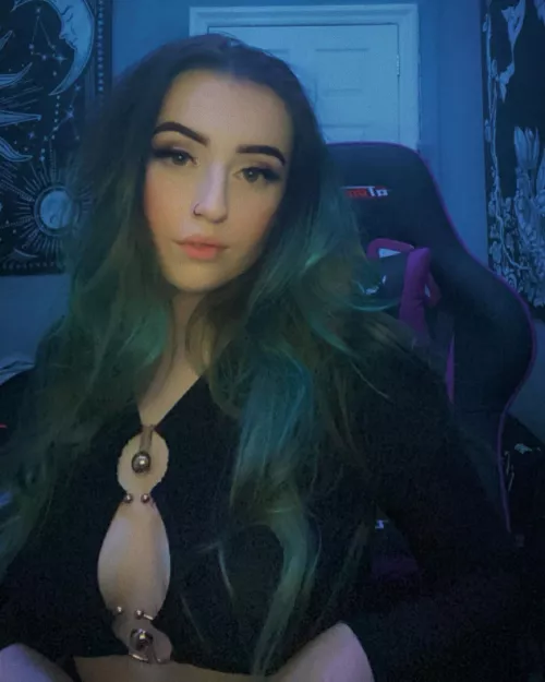 she knows where your looking