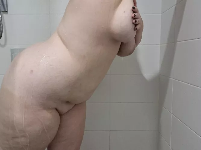 Stand behind me 😏😏😏