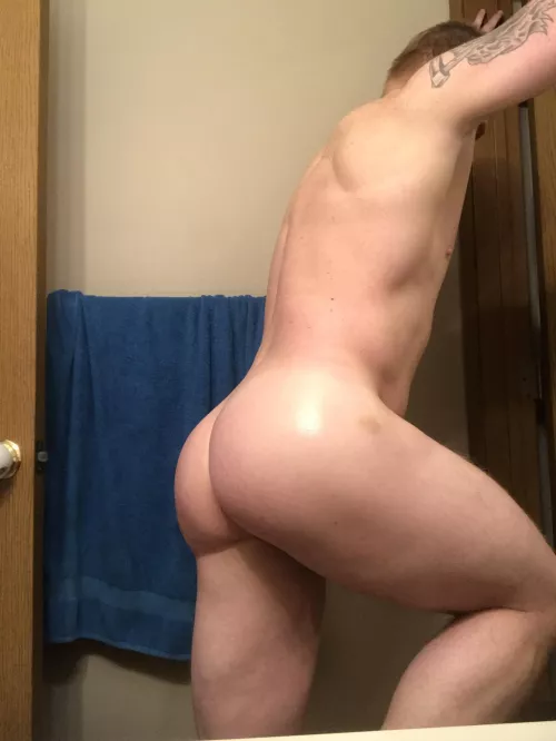 That shine makes you want run your tongue up and down me