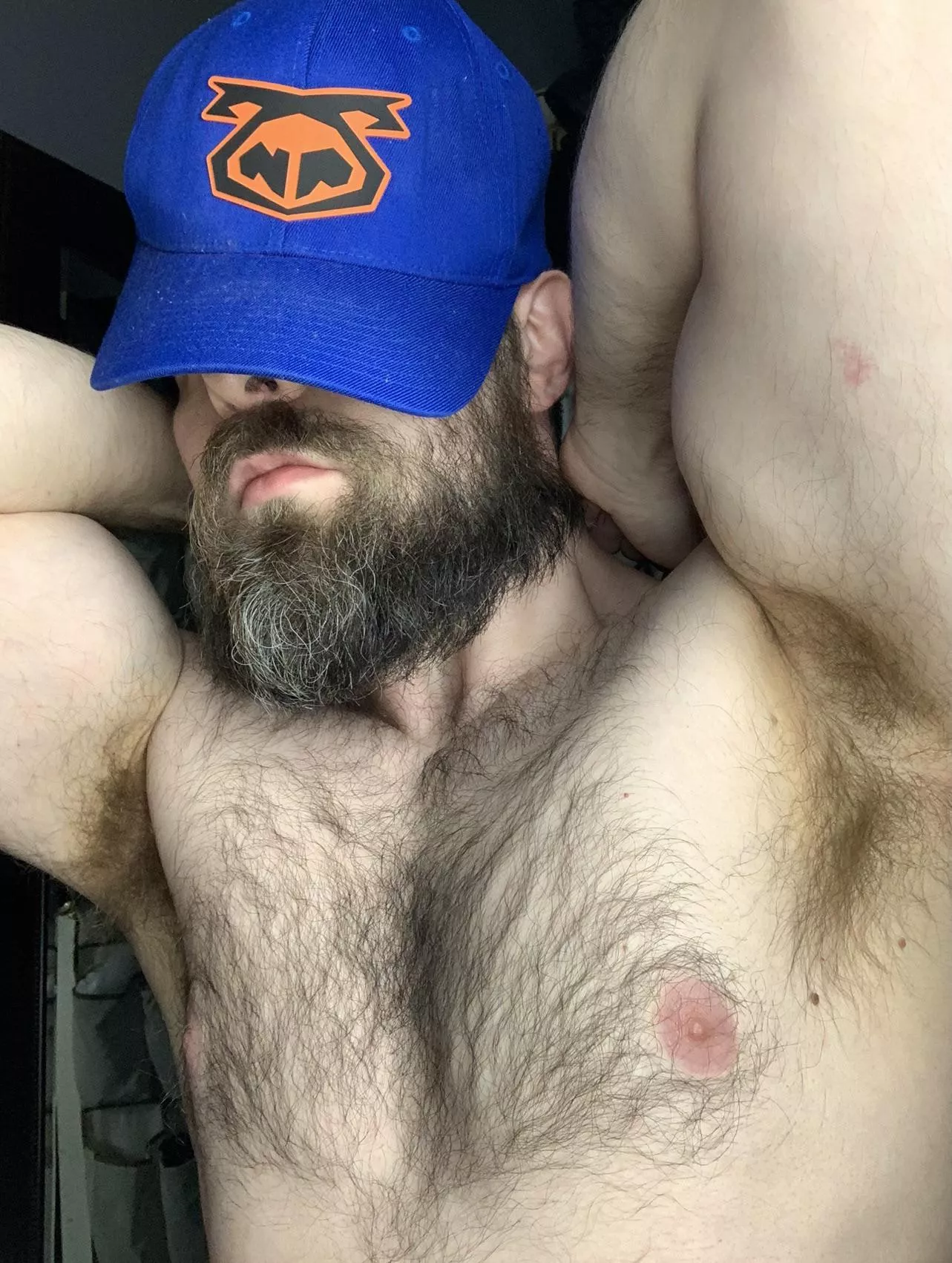 These pits are ripe !! Haven’t worn deodorant in several months ! Stayin chemical free and all natural 👅👅🐽👃