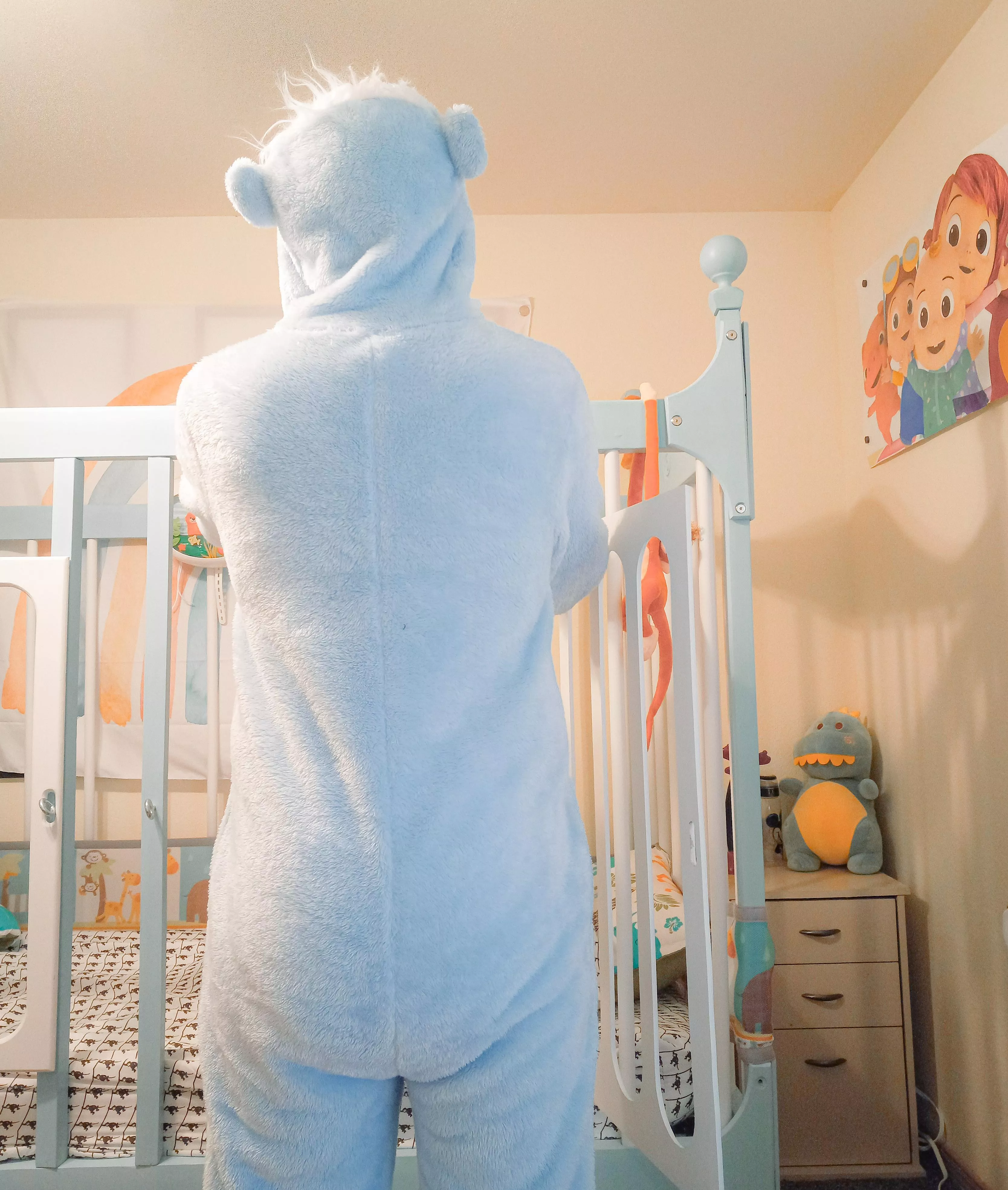 This little yeti is ready for a night of trick-or-treating! He's almost terrifying if you ignore the diaper bulge 😁👶