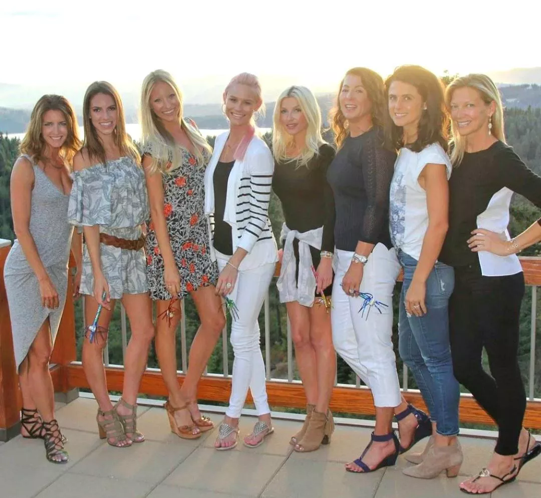 Try and rank this gaggle of milfs👍