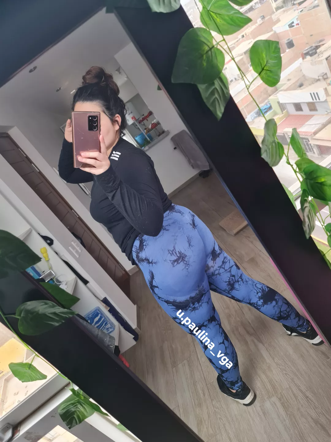 wanna help me stretching?