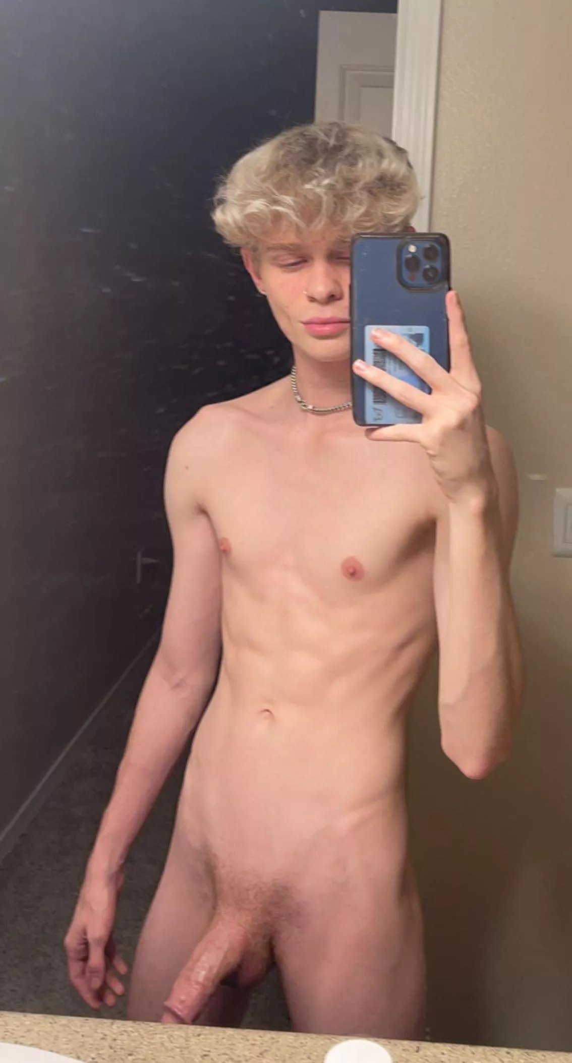 Wanna touch it? 🍆