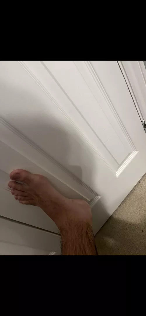 WHICH ONE OF YOU CASHFAGS WANTS TO GO ON VIDEO CALL AND PAY TO SEE MY BARE FEET💸SIZE 12