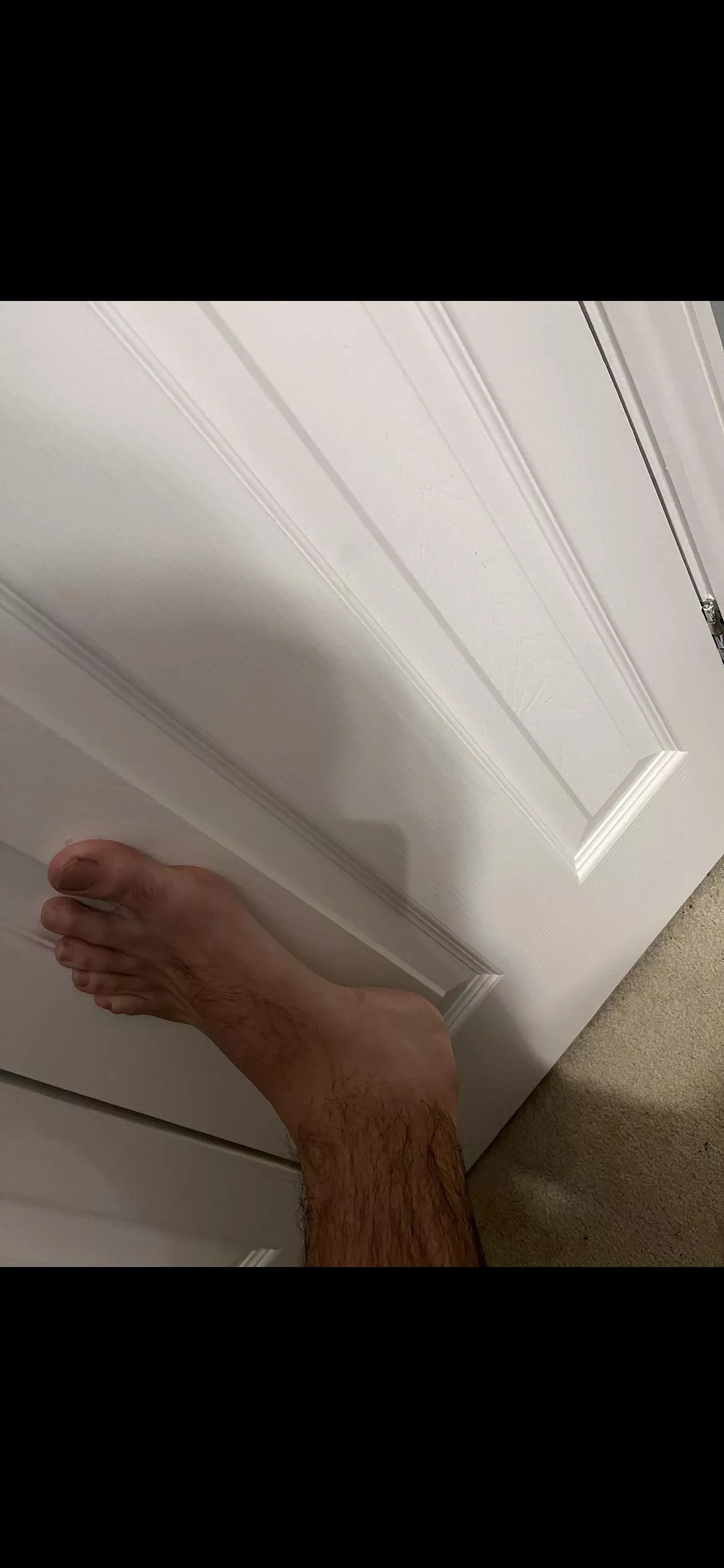 WHICH ONE OF YOU CASHFAGS WANTS TO GO ON VIDEO CALL AND PAY TO SEE MY BARE FEET💸SIZE 12