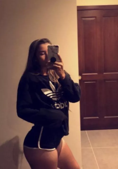 Who wants to own my gf. Send trib to kik elanzzzzz for you to be fed.