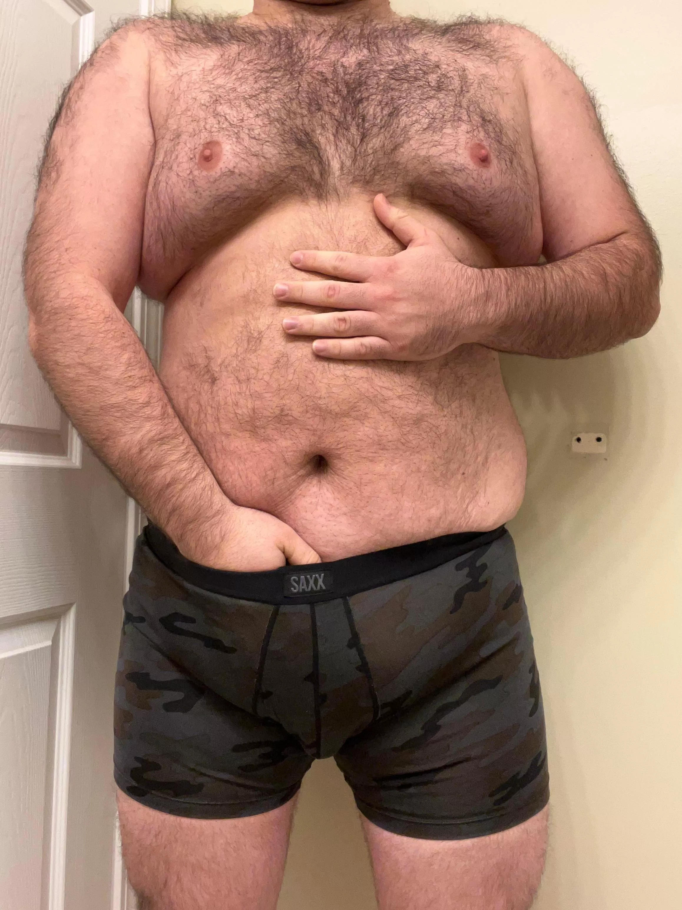 Woke up so horny. Dm me.