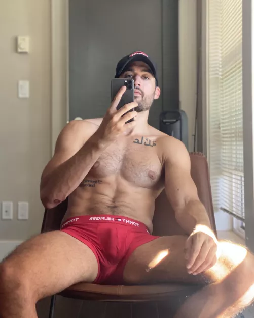 You a fan of red? 🩲