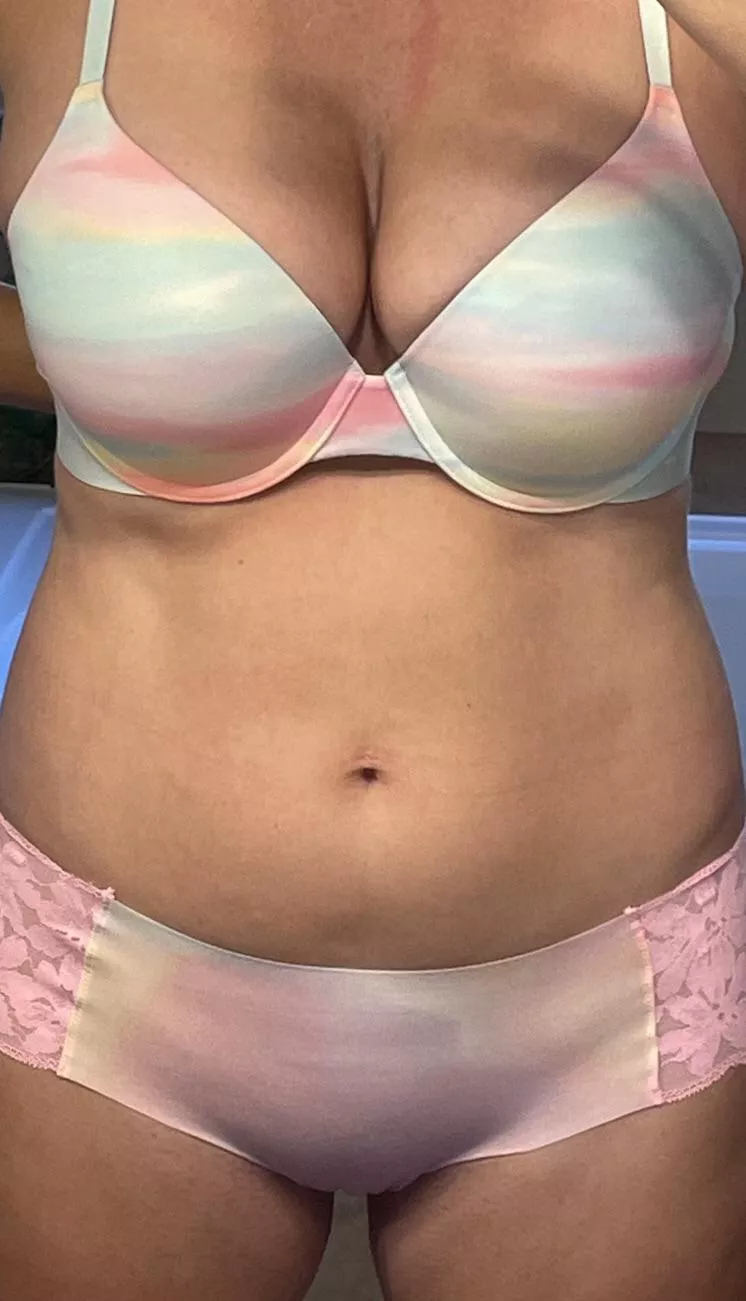 11/2/22 - VS rainbow sherbet w/ matching cheekies (NSFW) 🌈