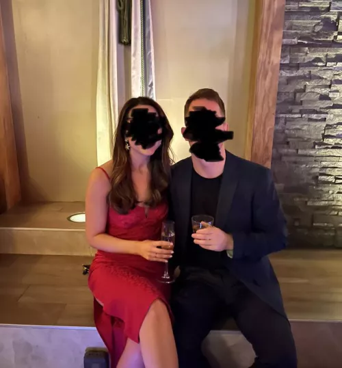 28MF4F- fit and fun couple looking for unicorn in Chicago this Friday. Message us!