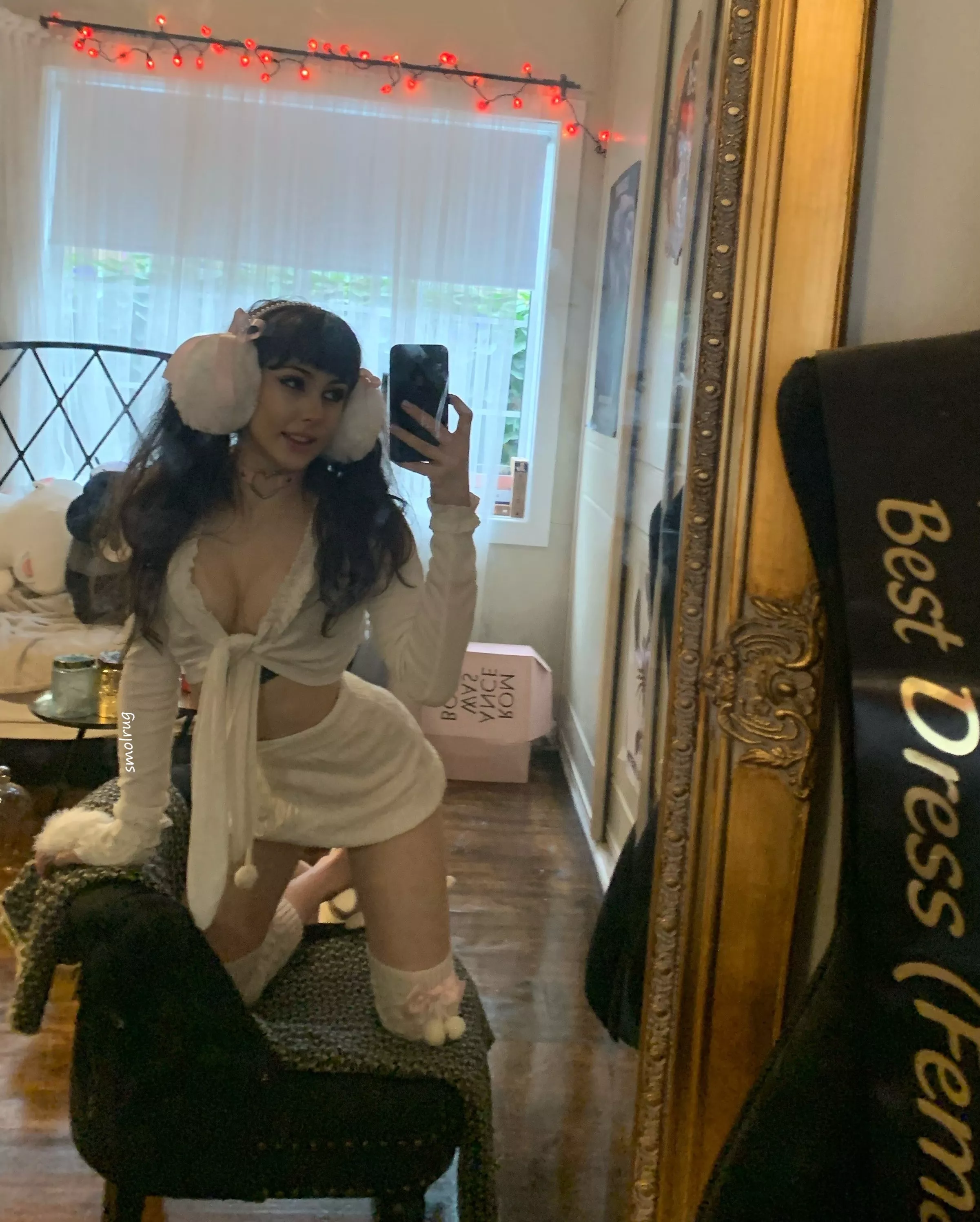 5'1, horni and 18 :)) come get me 🤍18f