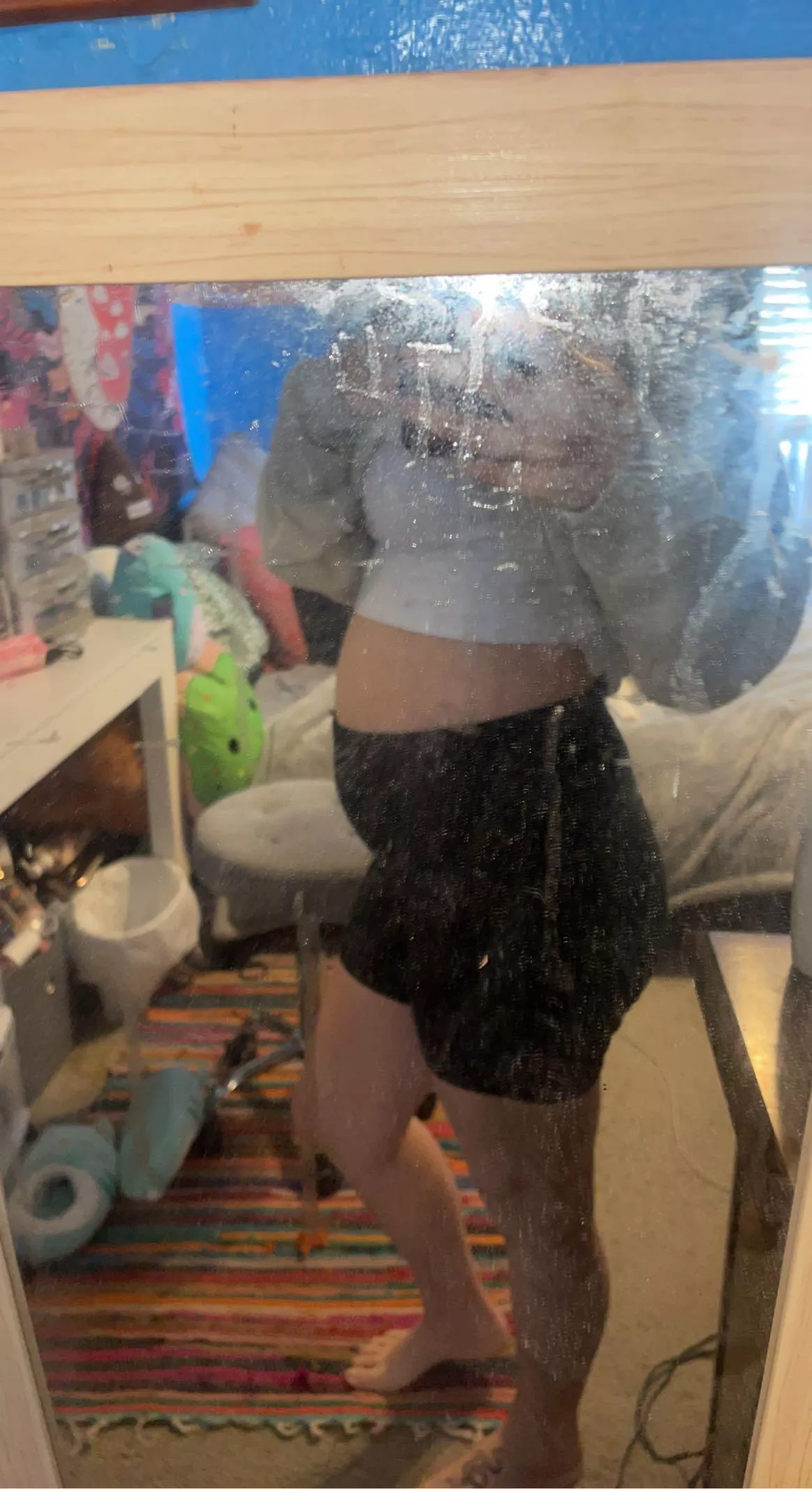 5'2 preggo 18 years young