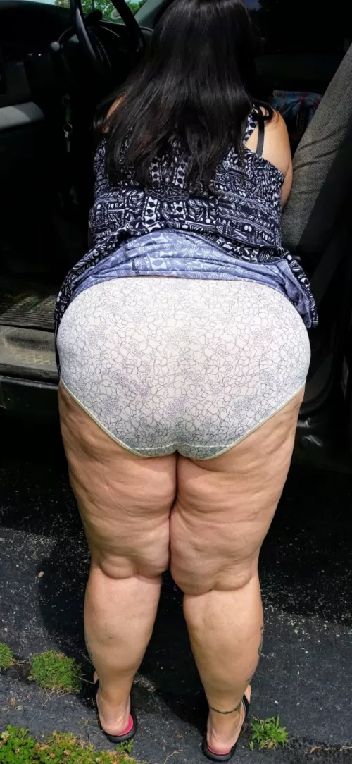 A very public panty pic. Thanks Ms. Sarah!