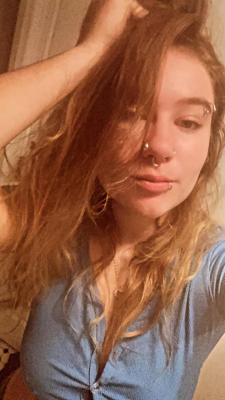 Bathroom selfie’s and nipples hard (: 🖤