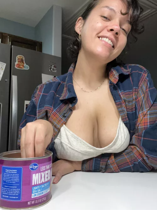 being short and braless is always fun at countertops and high tables 😇