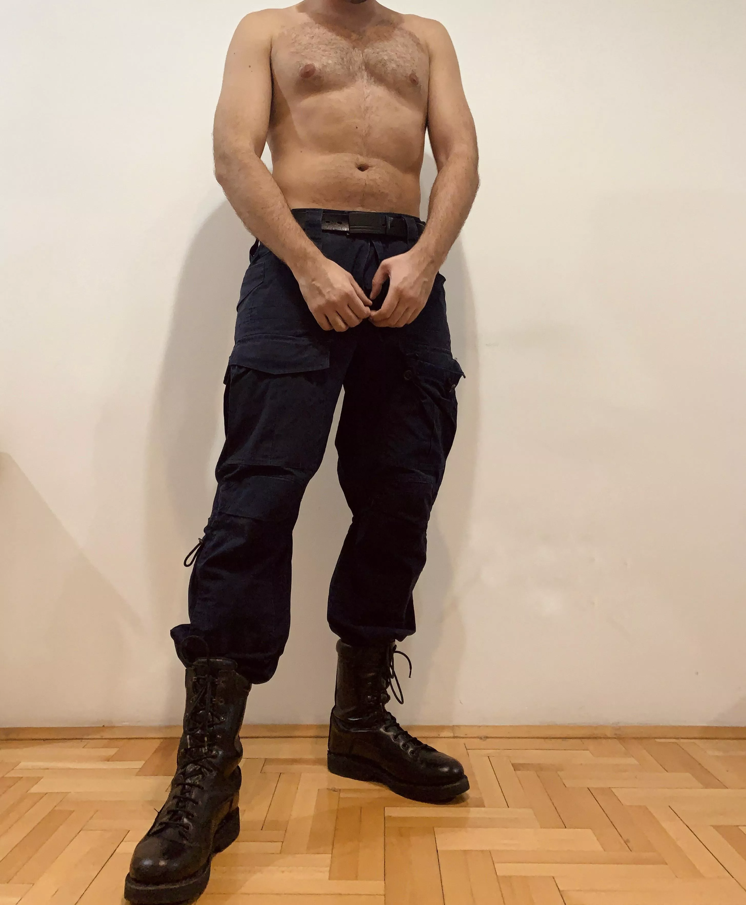 Come and take my uniform off 😈💦👮‍♂️