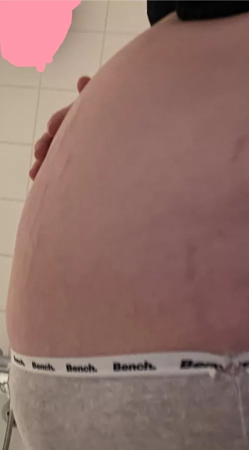 Do you want to watch me expand my belly until bursting point? DM me 😜