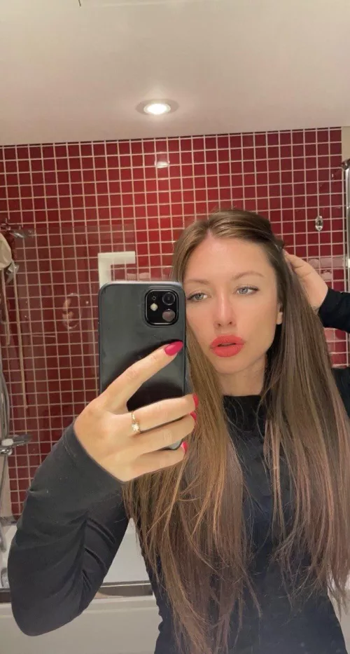 Elina (@elinaaa_3333) [Instagram]