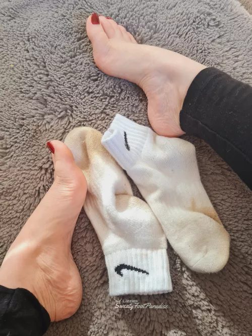Extra stinky 2 week old socks 🔥😏 [F]