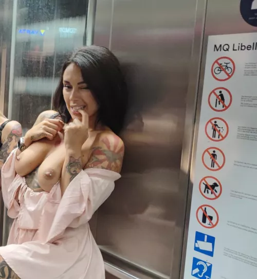 [F] Shall we fuck in the elevator?