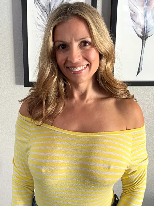 F42, Hello braless! 🌞🍁🥰