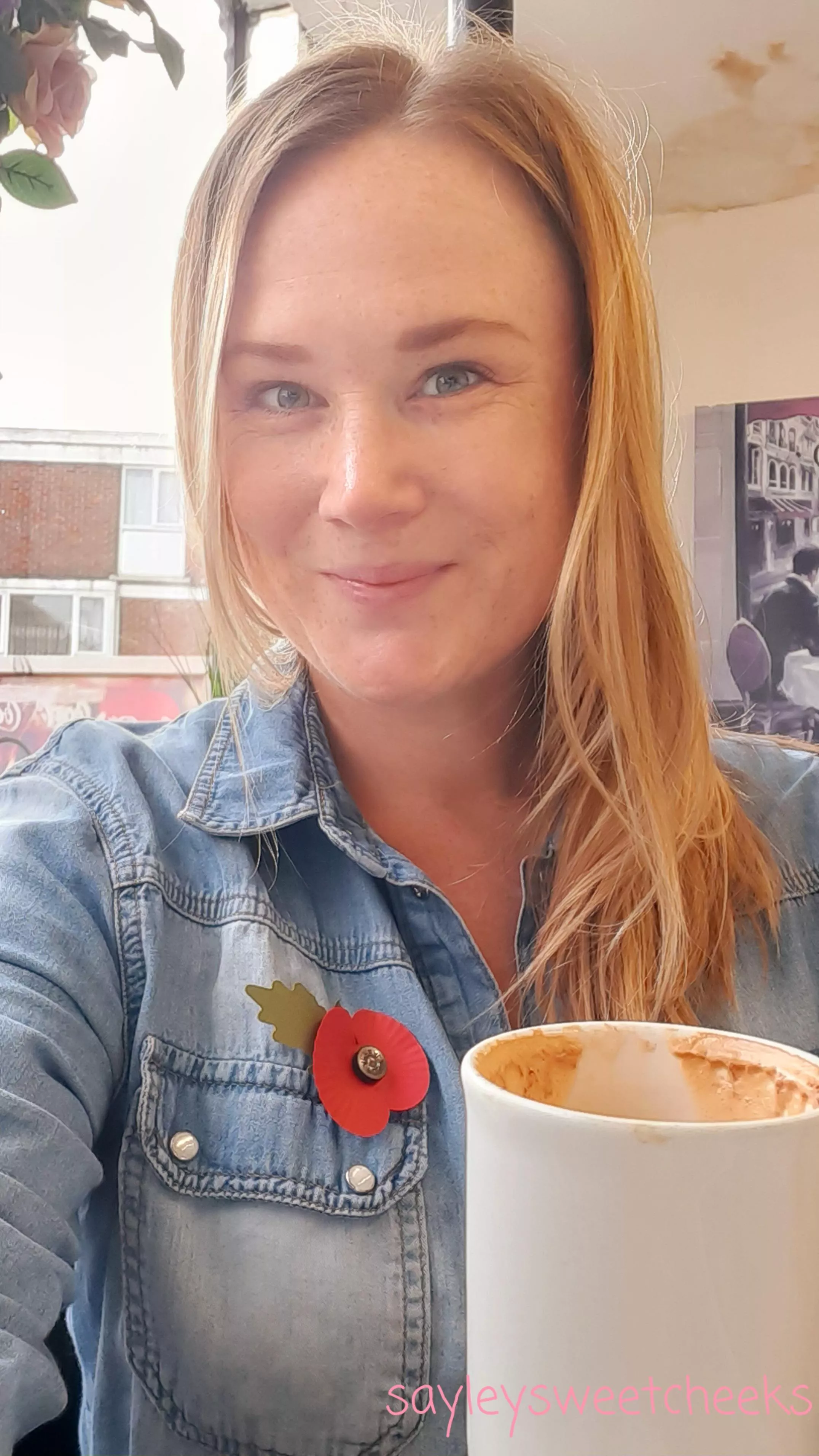 Finally a coffee break. Wear your poppies guys ❤☕