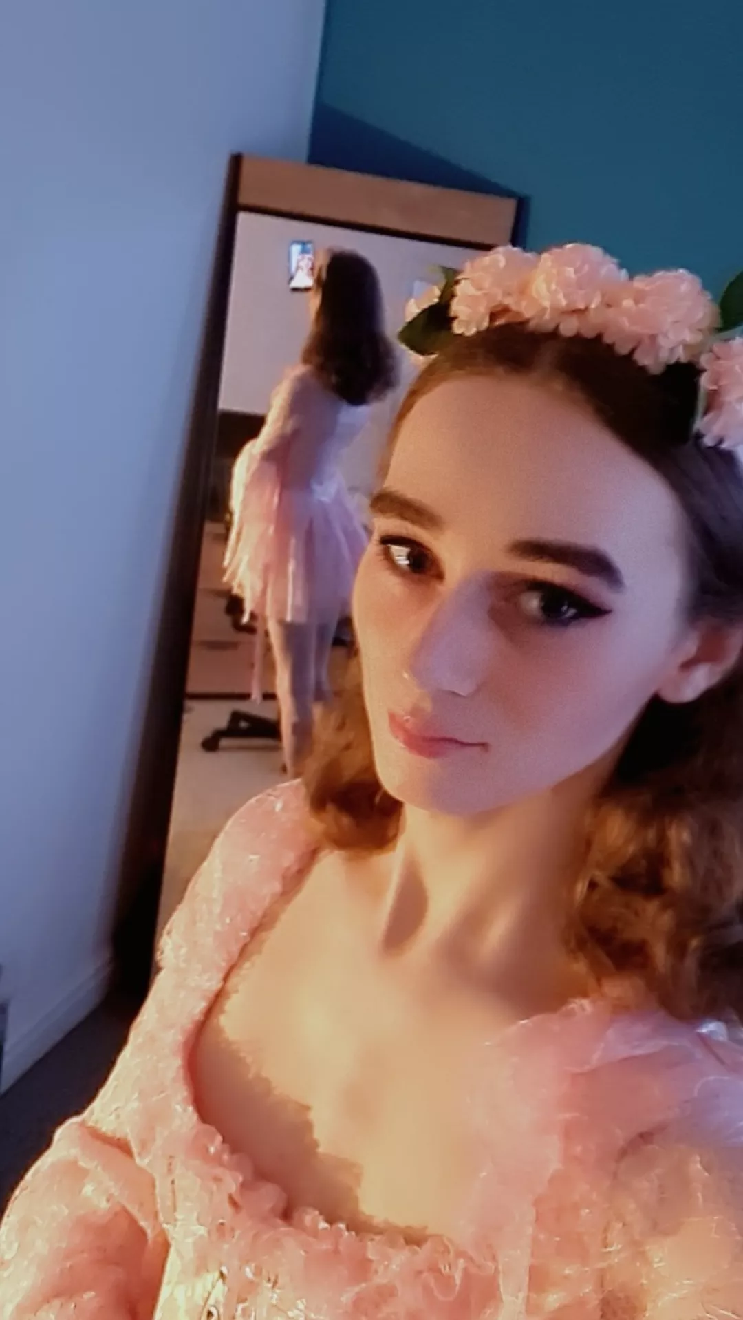 first time with a full face of makeup! never felt so pretty 😭🥺