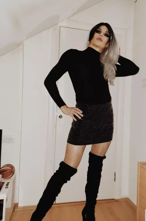 Gained so much confidence here that I went to a party dressed like this 😍