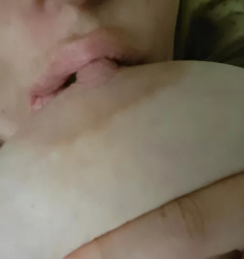 Giving my nipple a kiss... 😘