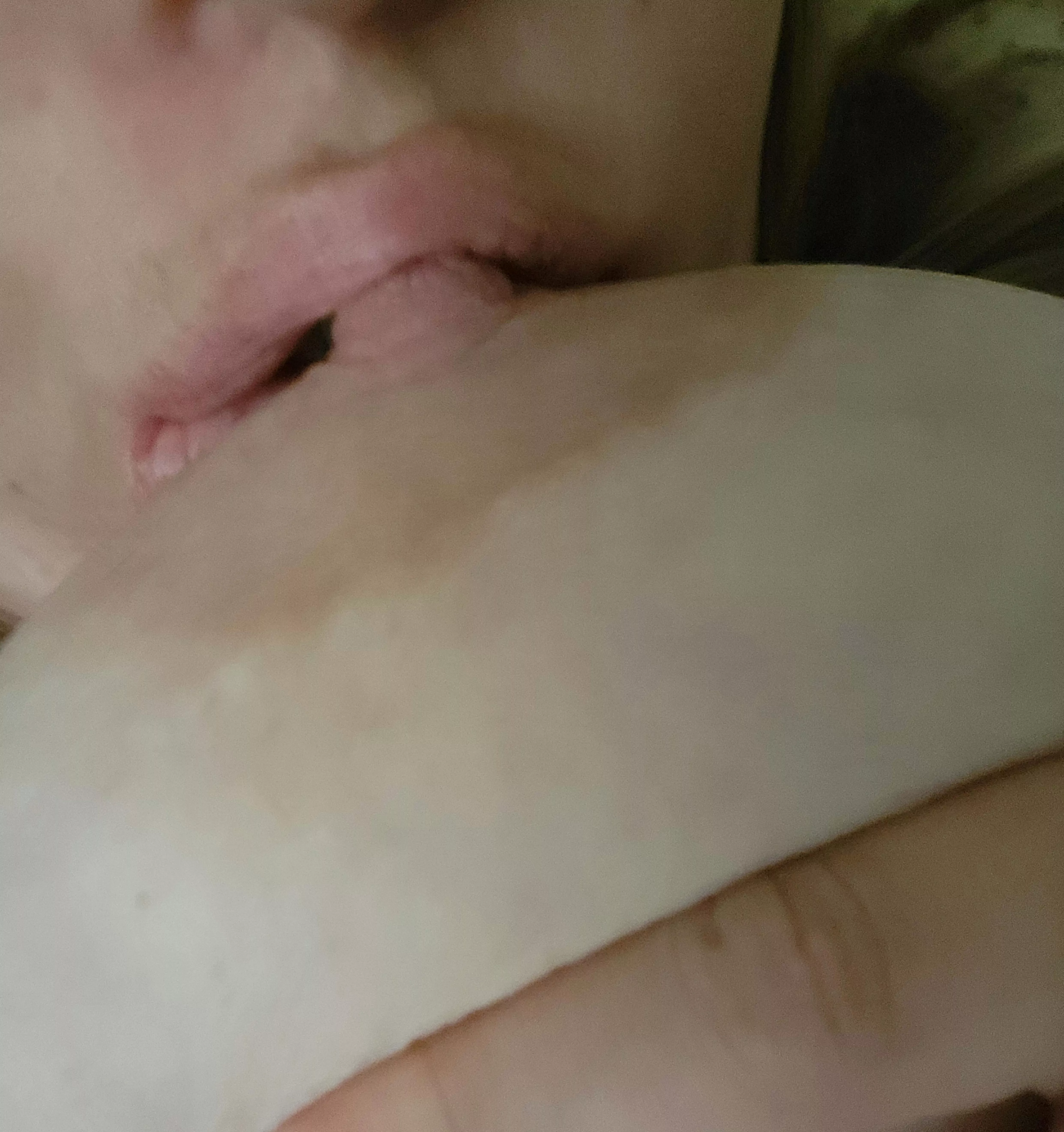 Giving my nipple a kiss... 😘