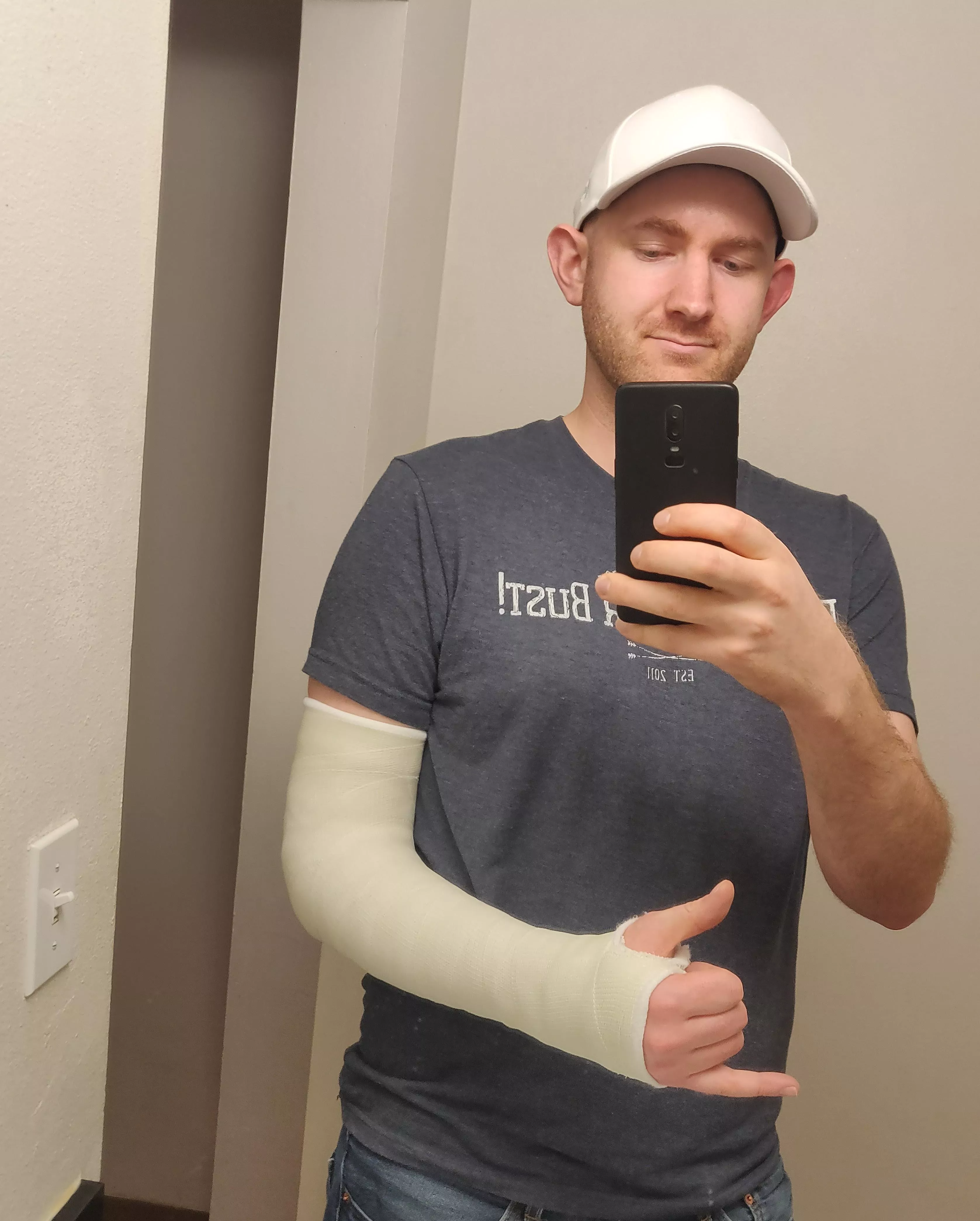 Got a cast on for 4 months, who wants to sign 😁