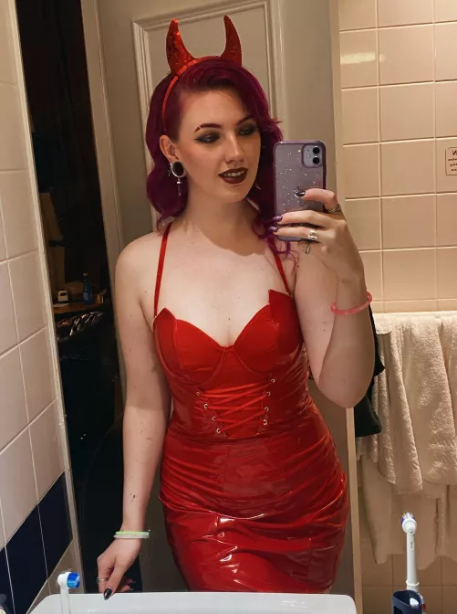 Happy (late) Halloween from your favourite devil!!