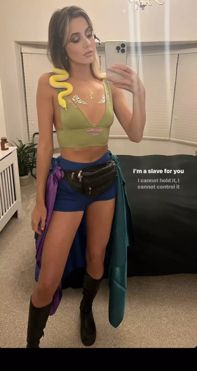 Hull chav showing off...